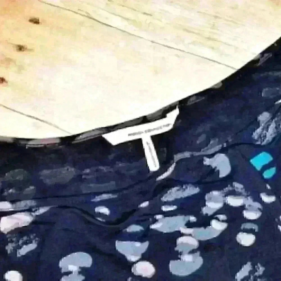 FRENCH CONNECTION Woman's DK NAVY BLUE Knit STRETCH Top LIGHTWEIGHT size Lg - Picture 4 of 4